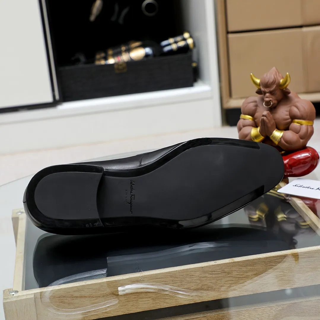 Men's shoes 💰460 🔥Ferragamo's new men's casual slip-on shoes🇨🇳Official website original 1:1 mold, original quality💯Fine workmanship, high-end luxury☘The upper is made of imported Italian first-layer cowhide🌴Luxurious water dyeing🐂Leather lining🍓Rubber wear-resistant and non-slip outsole, breathable and comfortable to wear🍍The first choice for high-grade men, 5 colors available! Code number 38-44 (45.46. Customized)